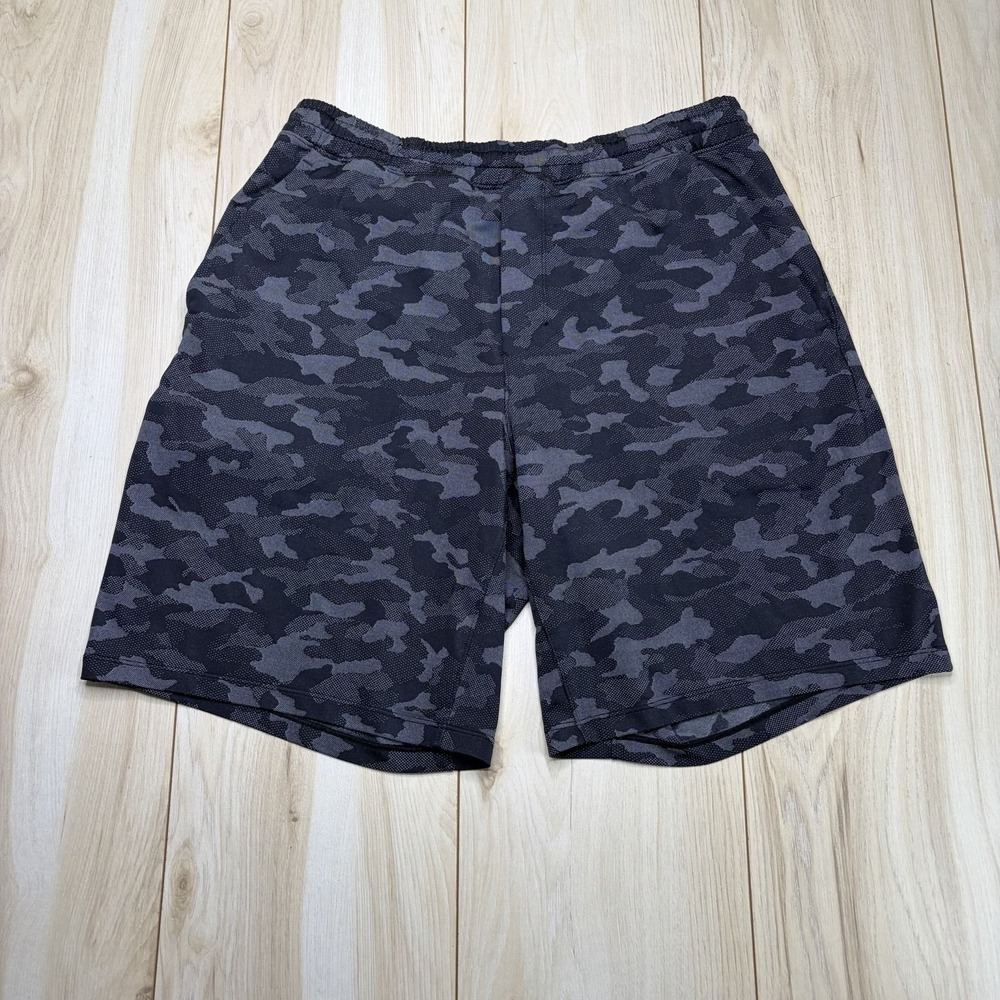 lululemon athletica Men's Black Gray Camo Athletic Shorts size large